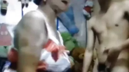 Britney Mansonが広がり足とFucks 女性 sex 動画